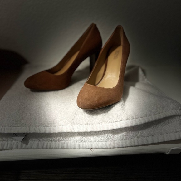 Michael Kors Suede heels! - Picture 7 of 9
